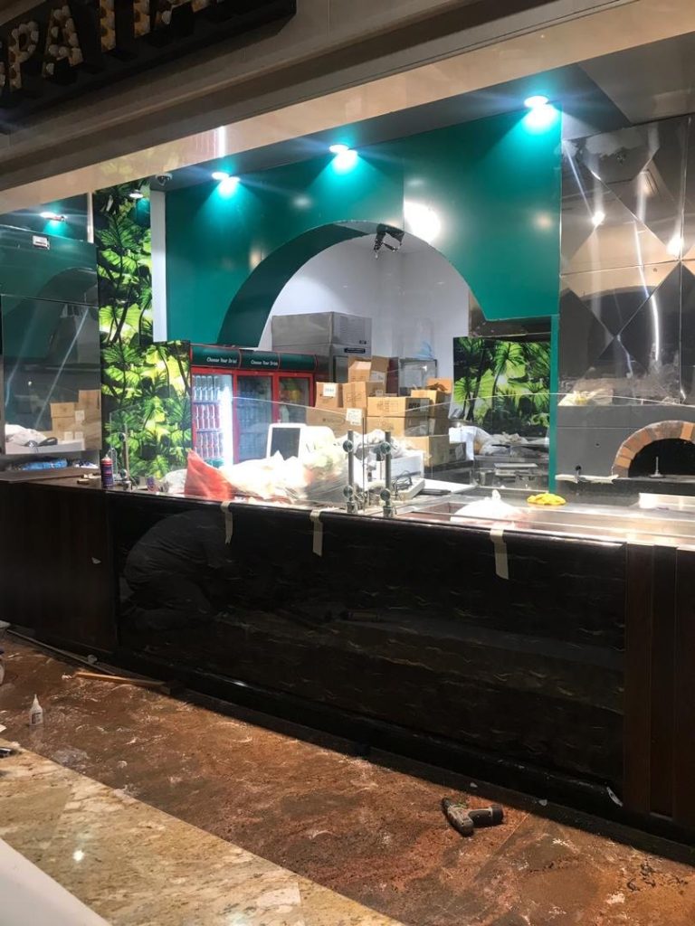نمونه کار پنل های شیشه ای دیوار پوش لاکوبل 37 دیوارپوش شیشه لاکوبل با طراحی مدرن و اجرای سفارشی