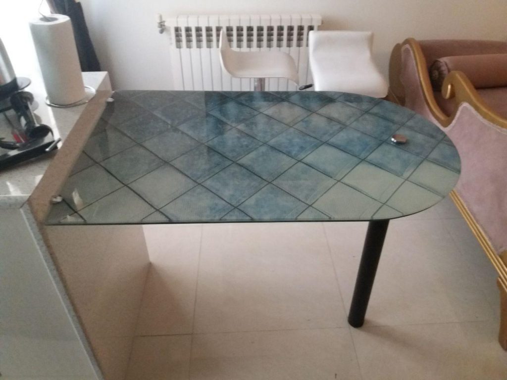 اجرای میز شیشه ای؛ ترکیب طراحی مدرن و کیفیت ساخت 26 میز شیشهای لاکوبل سفارشی
