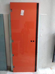 نمونه اجرای پنل درب شیشه ای؛ ترکیب زیبایی، کیفیت و اجرای حرفهای 3 درب شیشهای تک رنگ سفارشی