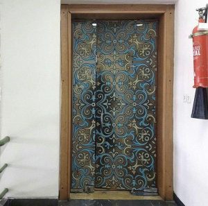نمونه اجرای پنل درب شیشه ای؛ ترکیب زیبایی، کیفیت و اجرای حرفهای 39 درب شیشهای سفارشی با شیشه شفاف و نصب دقیق