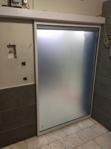 نمونه اجرای پنل درب شیشه ای؛ ترکیب زیبایی، کیفیت و اجرای حرفهای 18 درب شیشهای سفارشی