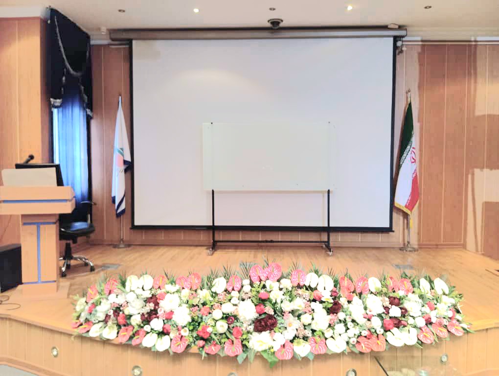 گلس برد شیشه ای؛ ترکیب زیبایی و کاربرد در فضای مدرن 10 استفاده از گلس برد پایه دار برای ایجاد فضای کاری منظم و کاربردی