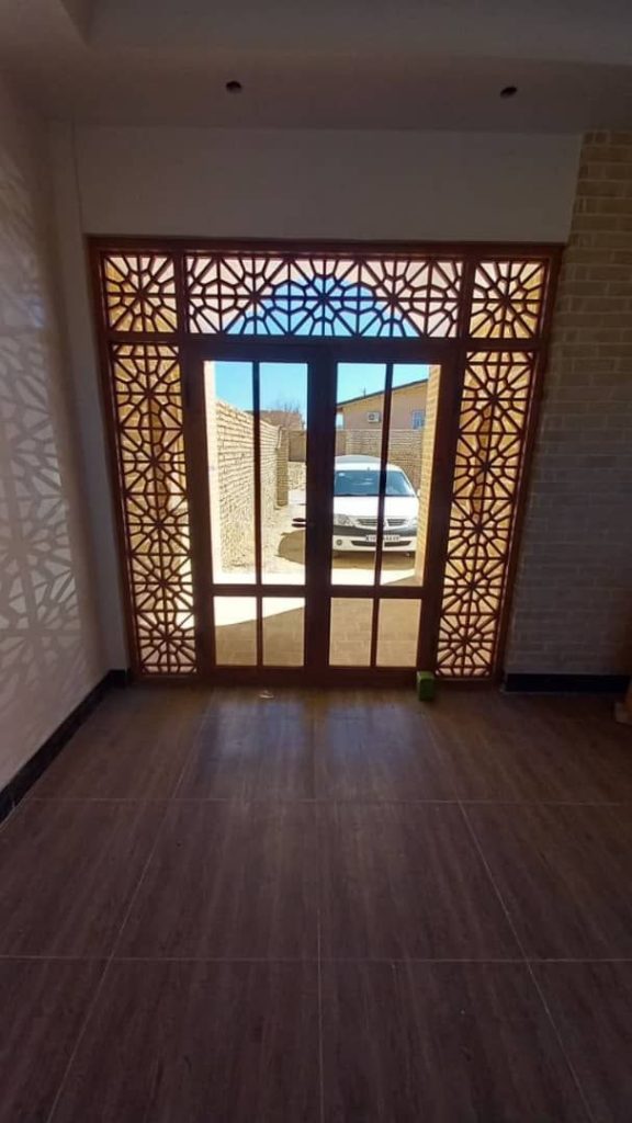 پنجره شیشه‌ای لاکوبل با طراحی مدرن